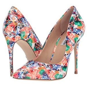 1 DAY SALE Daisy Green Pumps